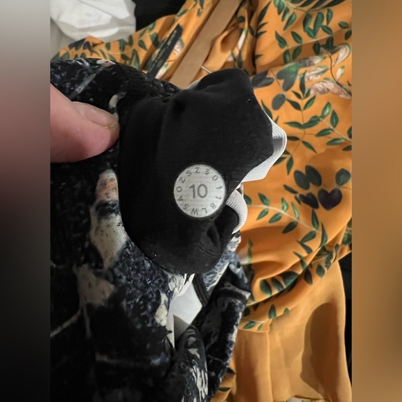 Lululemon Leggings Spring Bloom Size 10 - Picture 6 of 14